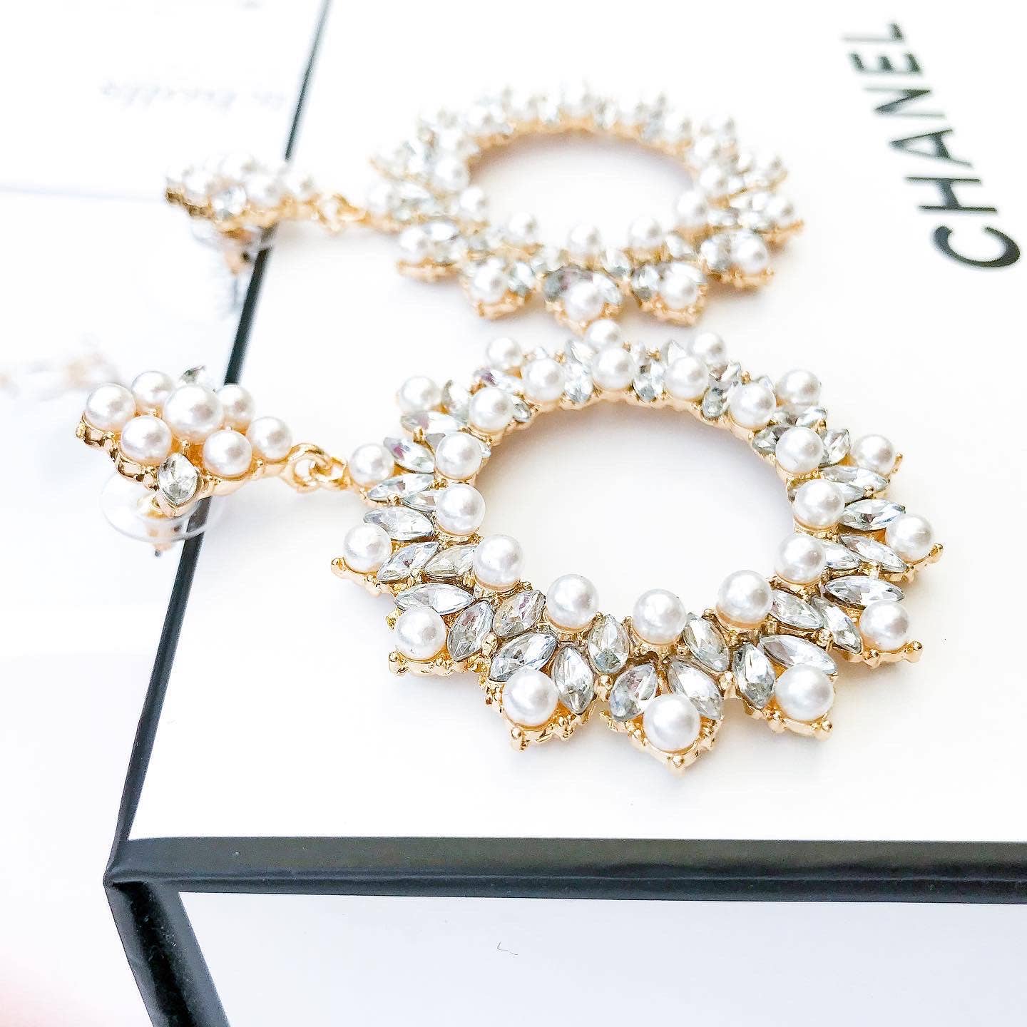 Enchanting Elegant Pearl & Crystal Earrings